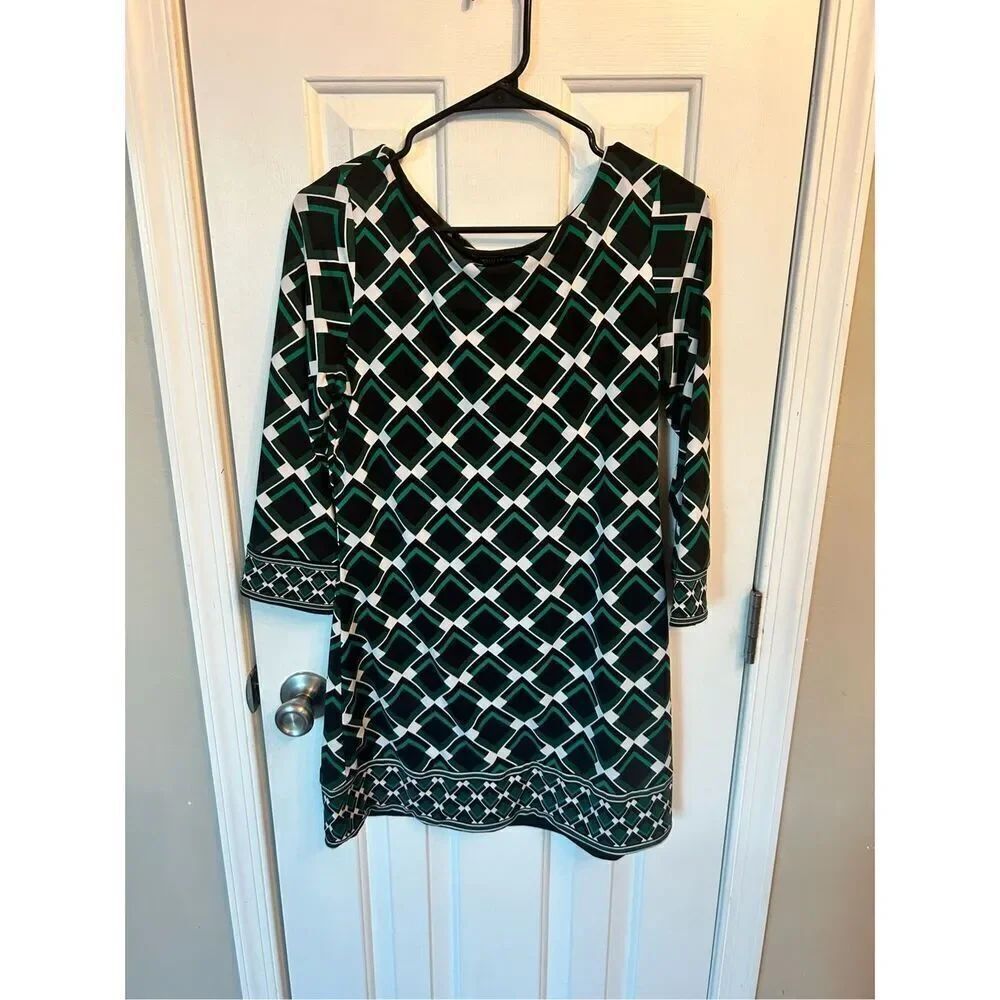 White House Black Market Women's Black/Green 3/4 Sleeve Shift Dress - M